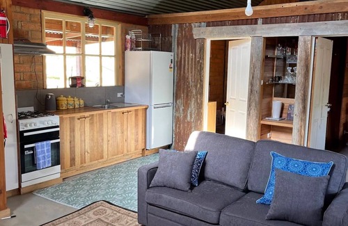 Warrenbayne Cabin | Rainbow valley bunkhouse