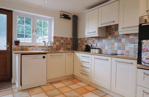 West Buckland Cottage | RAINBOW VIEW, pet friendly, character holiday cottage in Churchinford