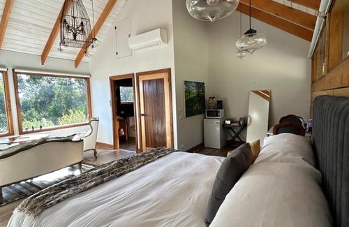 Cockatoo Cabin | Rainy Hill Retreat - The Loft