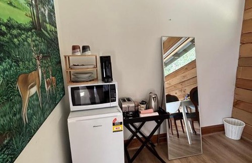 Cockatoo Cabin | Rainy Hill Retreat - The Loft