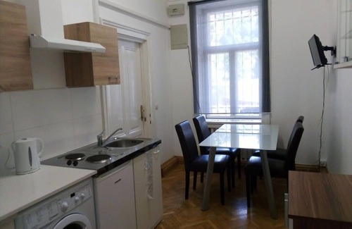 Pressbaum Apartment | Raisa Apartments PR4