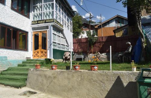 Laripora Hotel | Raja Guest House Pahalgam Jammu And Kashmir India