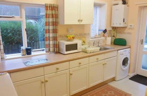 Birchington Cottage | Raleigh Cottage Detached 3 bed House in Quiet Area