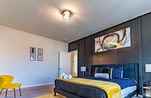 Southeast Raleigh House | Raleigh Luxe Family Retreat- 15 Min to Downtown, Kids Gear, Fast WiFi for WFH, EV & Pet Friendly