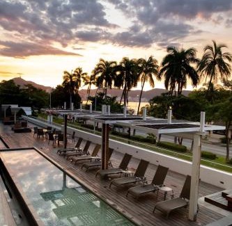 Hornos Hotel | Ramada by Wyndham Acapulco Hotel & Suites