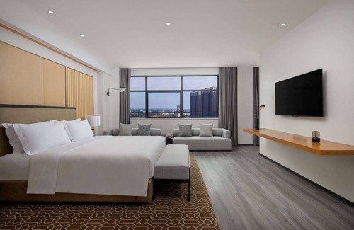 Dianbai District Hotel | Ramada By Wyndham Maoming Dianbai