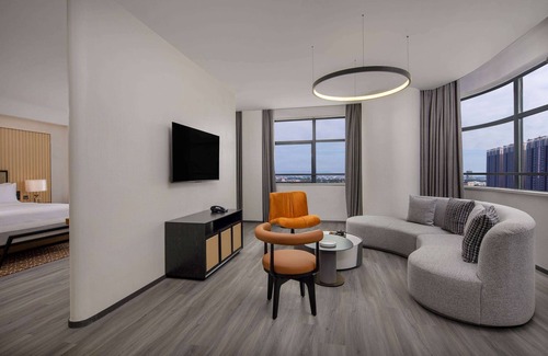 Dianbai District Hotel | Ramada By Wyndham Maoming Dianbai