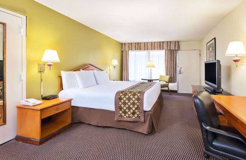 Pikesville Hotel | Ramada by Wyndham Pikesville/Baltimore North