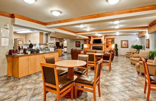 Ponoka Hotel | Ramada by Wyndham Ponoka