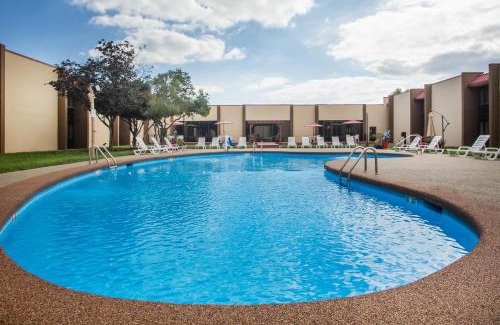 Barium Springs Hotel | Ramada by Wyndham Statesville