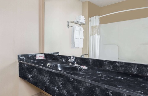 Strasburg Hotel | Ramada by Wyndham Strasburg/Shenandoah Valley