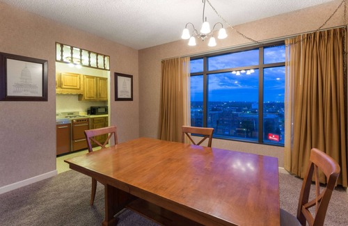 Downtown Hotel | Ramada Hotel & Convention Center by Wyndham Topeka Downtown