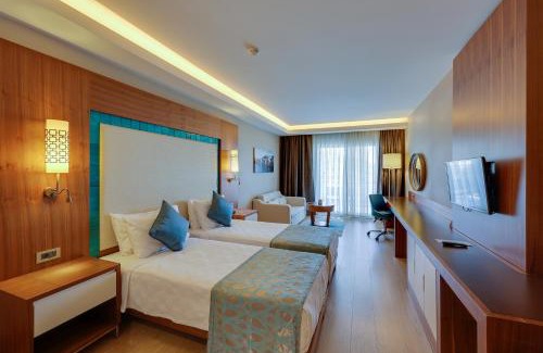 Kusadasi City Centre Hotel | Ramada Hotel & Suites by Wyndham Kusadasi