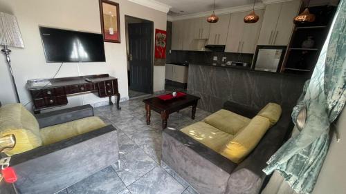 Muckleneuk House | RAMATA GUEST HOUSE