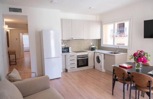 El Raval House | RAMBLAS PORT, up to 18!
