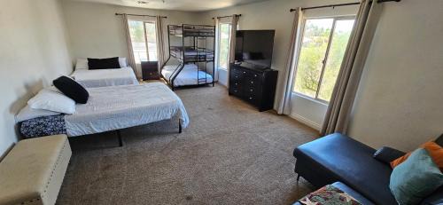 Paradise House | Ranch home sleeps 16ppl