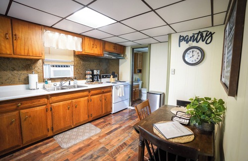 Brockton House | Ranch Style River Bungalow with Fireplace, River & 10 Acres