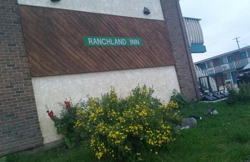 Nanton Hotel | RANCHLAND Inn