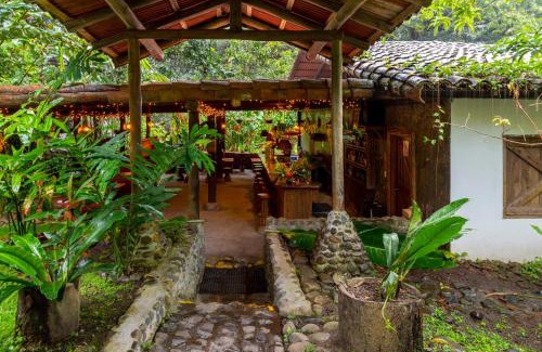 El Castillo Cabin | Rancho Margot Sustainable & Self Sufficient Eco Lodge