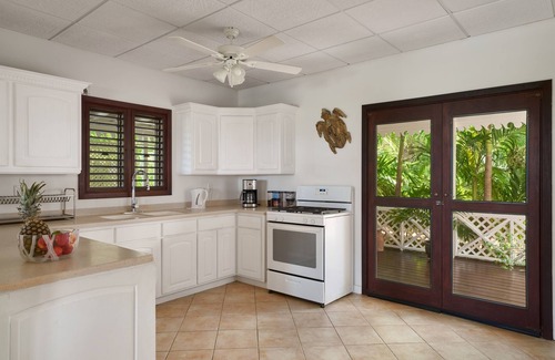 Runaway Bay Villa | Rare 3BR ocean view villa with private pool