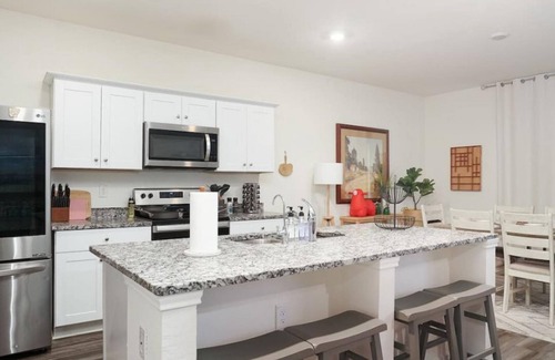 Medina Valley House | Rare Find Sleeps 13 Family Fun