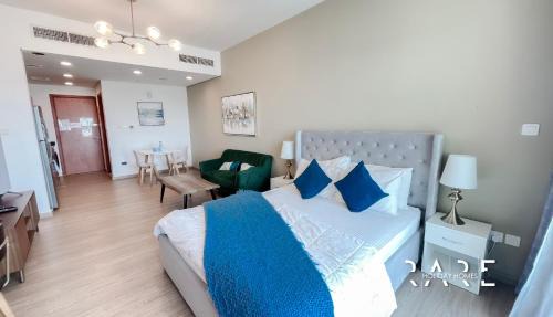 Dubai Production City Apartment | Rare Holiday Homes - Lake View - Near Me'aisem City Centre - The Crescent Tower A - Dubai Production City - R910