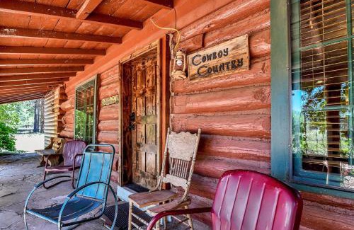Parks Villa | Rare Log Cabin Treasure Close to Grand Canyon Now with Wi-Fi