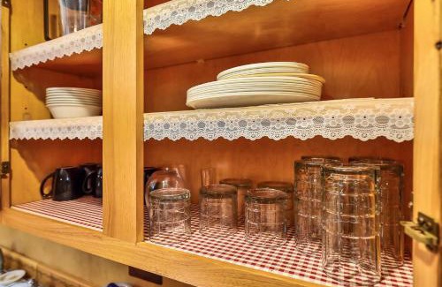 Parks Villa | Rare Log Cabin Treasure Close to Grand Canyon Now with Wi-Fi
