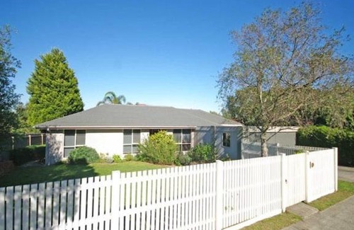 Endeavour Hills House | ravenhill house