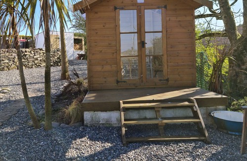 Damnaglaur Cottage | Rawson cottage 2 bedroom sunhouse in garden private parking