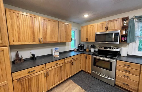 Saxton Cabin | Raystown Vacations: The Fox Den ~ Linens incl ~ EZ Boat Parking~ Dogs welcome!