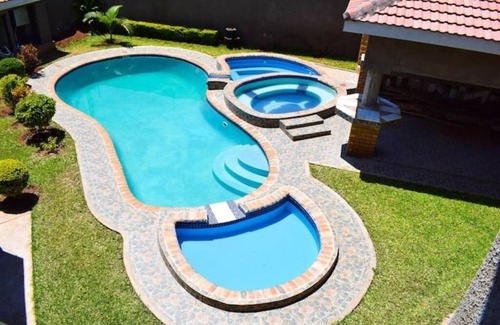 Victoria Falls Villa | Regina Francesca Villa. Regal