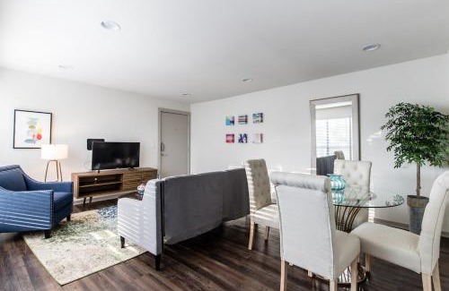 Oak Lawn Apartment | Reagan 207