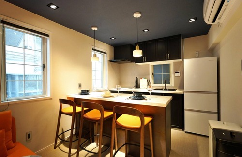 Aoyama Apartment | Real Life AOYAMA 1BR suite 2 double bed 3min metro