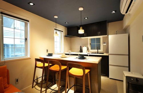 Aoyama Apartment | Real Life AOYAMA 1BR suite 2 double bed 3min metro