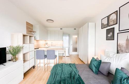 Karlin Apartment | REAL Living by REFA Balcony Retreat 91