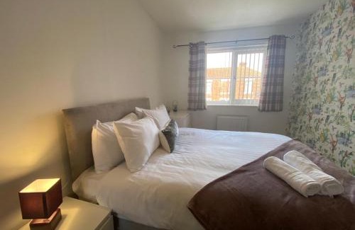 Blyth Apartment | Recently Furnished Stylish 3 Bed House by Town and Beach