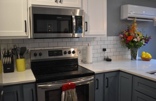 Nauvoo House | Recently remodeled Nauvoo home, 7 acres on the river