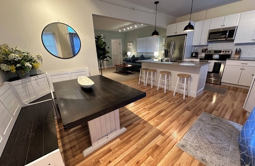 Off Broadway Apartment | Recently Renovated 2 Bed 1 Bath (Dog Friendly) Apartment in the Broadway Neighborhood