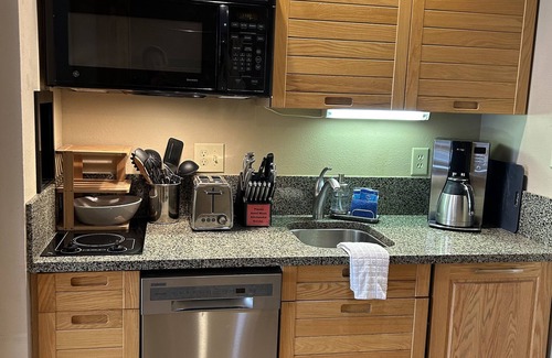 Keystone Apartment | Recently Renovated Large Studio w/Private Sleeping Area. 100 steps to Peru Lift