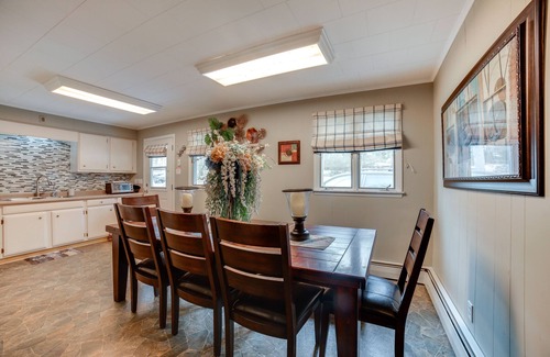 Gray House | Rector Home w/Hot Tub ~ 6 Mi to Ligonier!