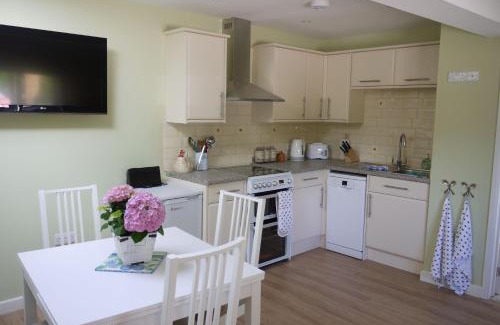 Llanvair Kilgeddin Apartment | Rectory Cottage