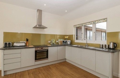 Queen Camel Cottage | RECTORY FARM LODGE, pet friendly, with a garden in Queen Camel