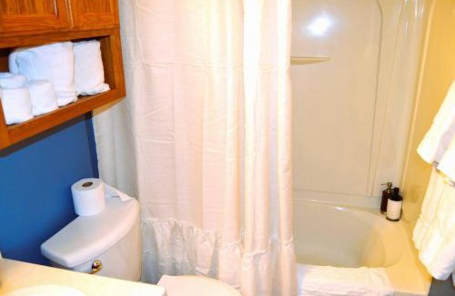 Grand Forks Apartment | Red 4