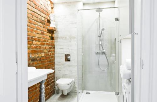 Old Town Apartment | Red Brick Old Town Apartment