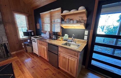 Scaly Mountain Cabin | Red Cedar Cabin | Mt view | Fireplace | Hot tub