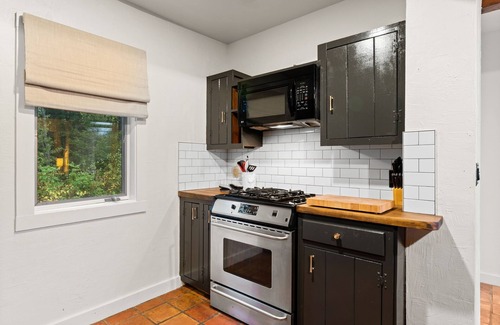 Mendon Other | Red Clover Inn Farmhouse-5 bedroom near Killington
