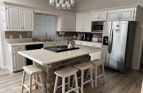 Downsville House | Red Dirt Retreat: Newly Renovated Lakefront Property with Covered Parking