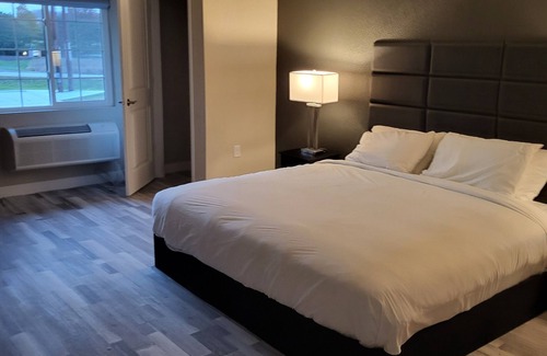 Waverly Hotel | Red Fox Inn and Suites