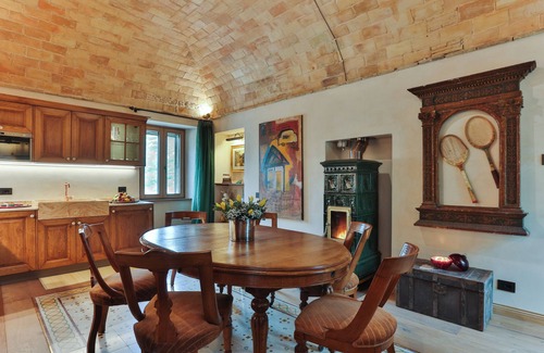 Scanno Apartment | Red Home.